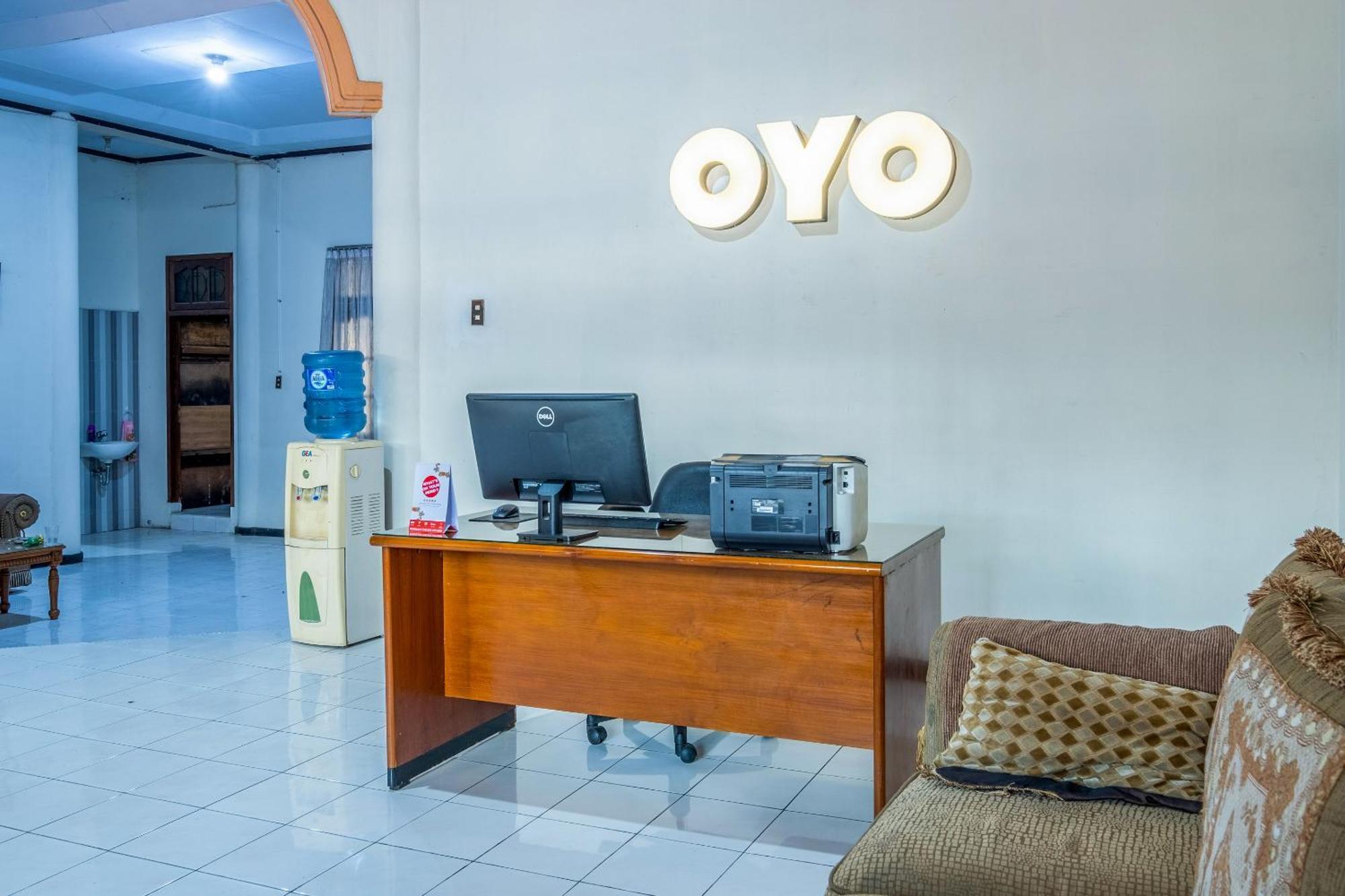 ホテル Oyo 1032 ラハユ レジデンス シャリアー チルボン エクステリア 写真